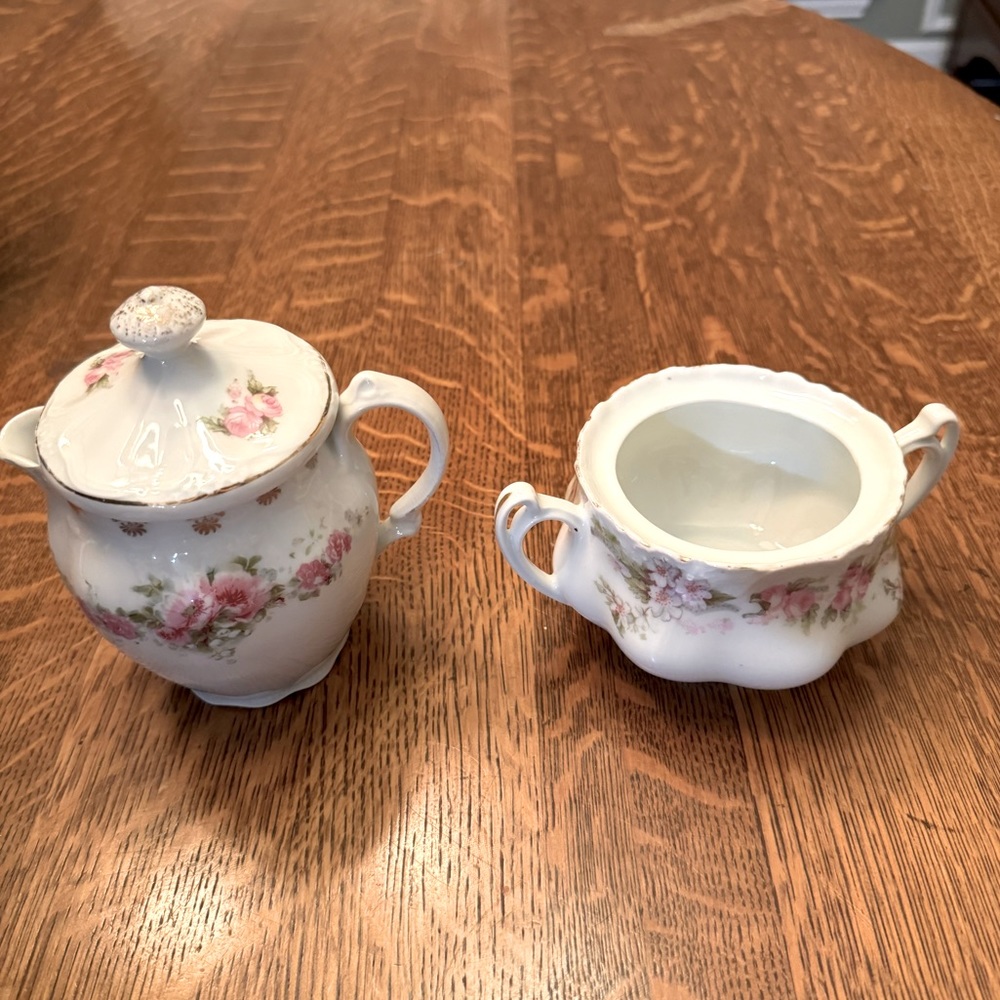 Pretty Vintage cream and sugar set